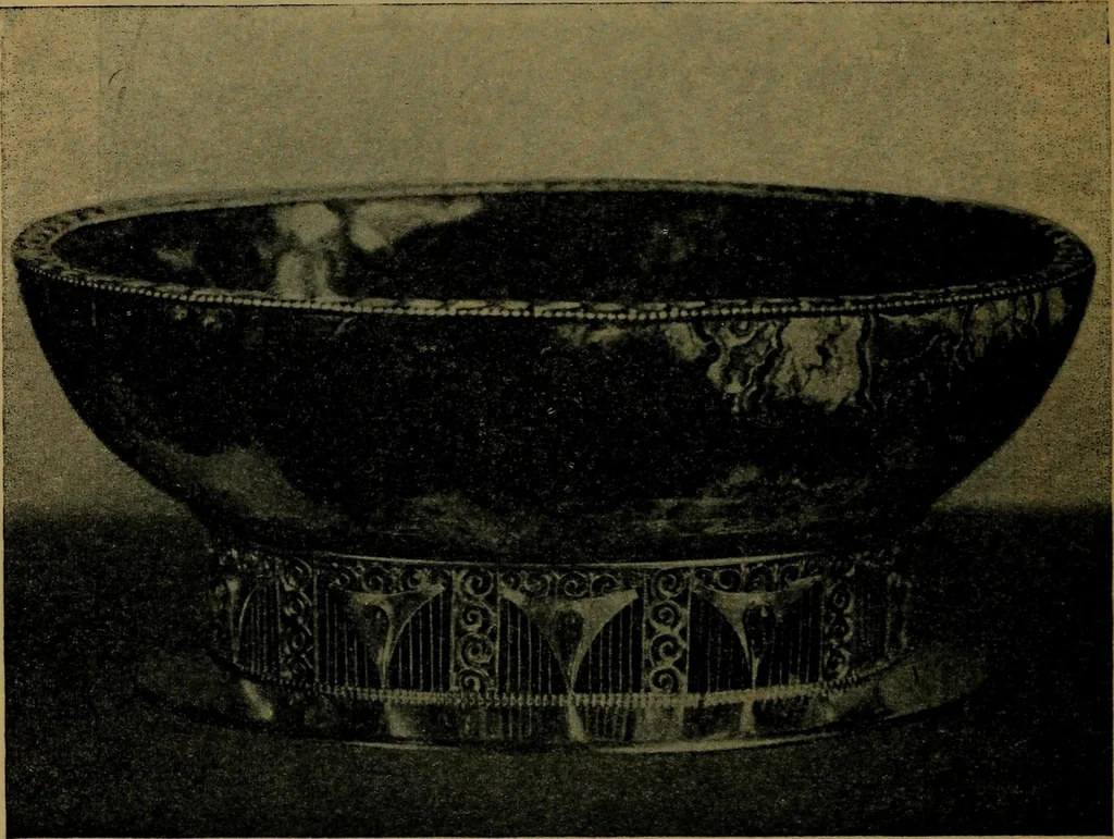 An illustration from XIV [i.e. Vierzehnter] Verbandstag Verband deutscher Juweliere, Gold- & Silberschmiede Strassburg, vom 7.-11. August 1914 : verbunden mit einer Ausstellung alter & neuer Goldschmiedearbeiten und Uhren, 1914, leaf 93