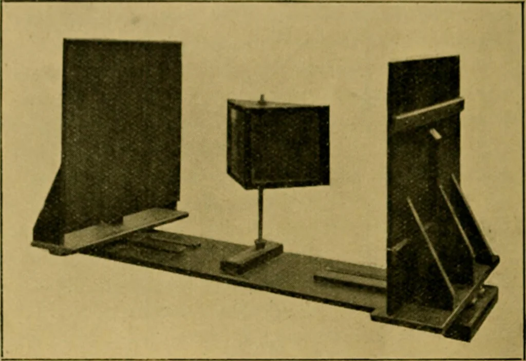 An illustration from X-rays simply explained : a handbook on Röntgen rays in theory and practice, 1904, leaf 107