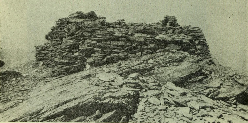 An illustration from Zeus : a study in ancient religion, 1914, leaf 233