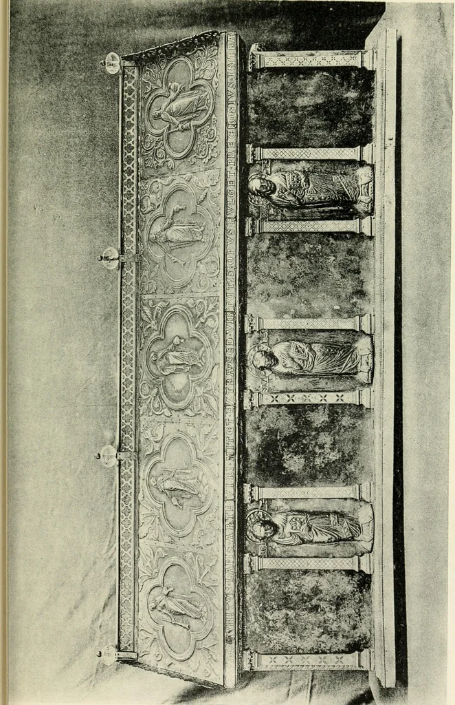 An illustration from Zur Entwicklung des zeichnerischen Stils in der Cölner Goldschmiedekunst des 12. Jahrhunderts. Mit 10 Lichtdrucktafeln, 1917, leaf 64