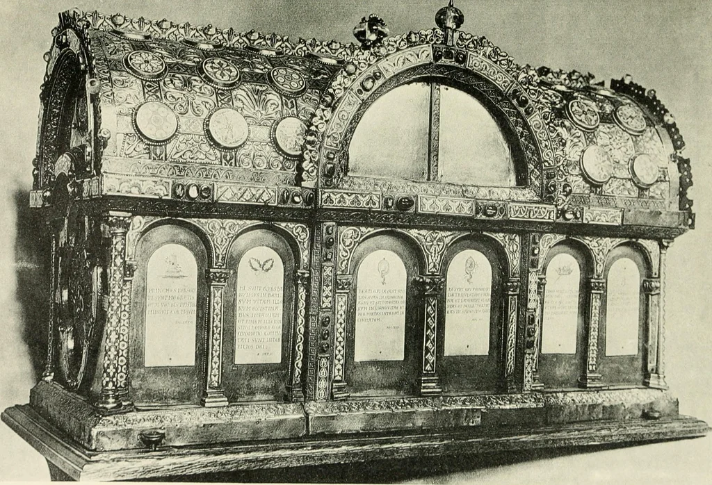 An illustration from Zur Entwicklung des zeichnerischen Stils in der Cölner Goldschmiedekunst des 12. Jahrhunderts. Mit 10 Lichtdrucktafeln, 1917, leaf 72