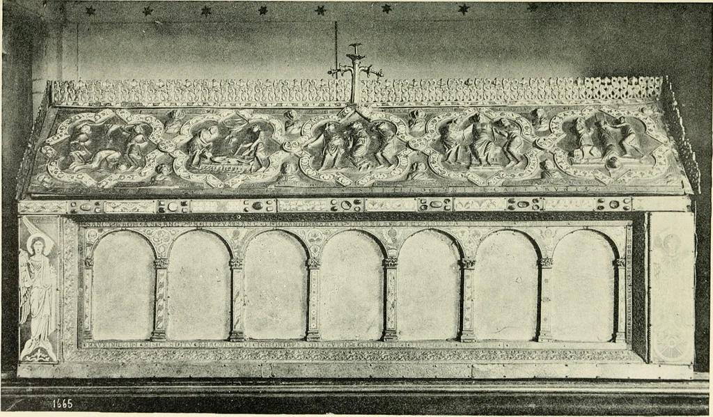 An illustration from Zur Entwicklung des zeichnerischen Stils in der Cölner Goldschmiedekunst des 12. Jahrhunderts. Mit 10 Lichtdrucktafeln, 1917, leaf 74