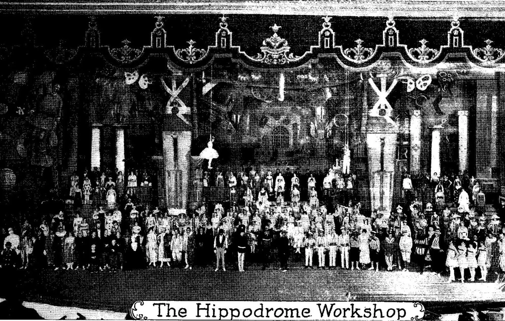 An illustration from [Hippodrome program for the season 1917-1918]., 1917, leaf 10