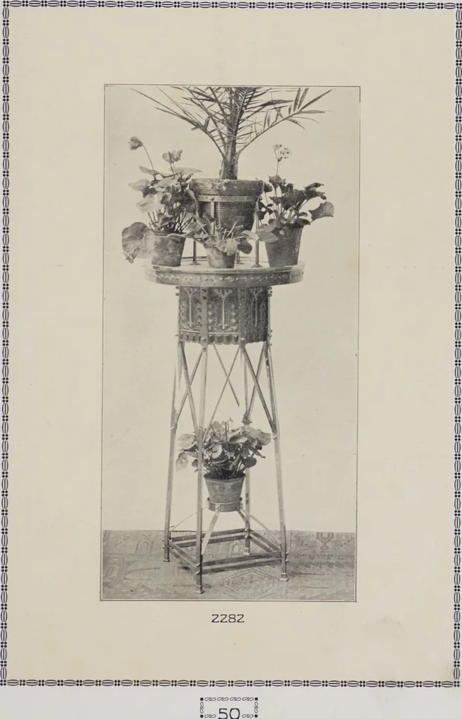 An illustration from Vulkania, Prostějov. Odděleni I., Dekorativní a praktické umělecké́ předměty pro výzdobu bytu = Section I. Objets d'art en métal pratiques et décoratifs pour l'ornement du logis, 1907, leaf 29