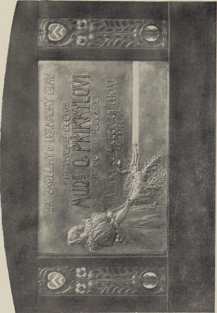 An illustration from Vulkania, Prostějov. Odděleni I., Dekorativní a praktické umělecké́ předměty pro výzdobu bytu = Section I. Objets d'art en métal pratiques et décoratifs pour l'ornement du logis, 1907, leaf 32