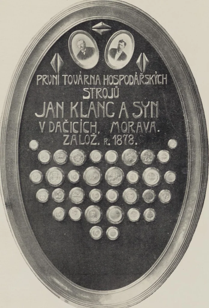 An illustration from Vulkania, Prostějov. Odděleni I., Dekorativní a praktické umělecké́ předměty pro výzdobu bytu = Section I. Objets d'art en métal pratiques et décoratifs pour l'ornement du logis, 1907, leaf 35