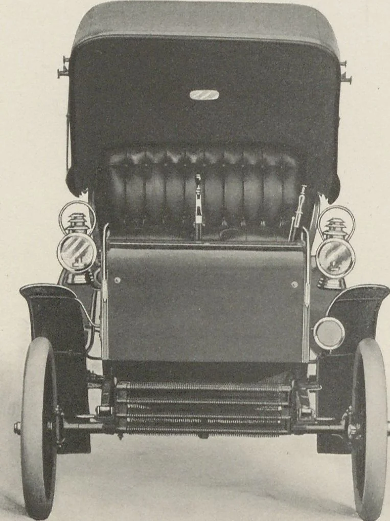 An illustration from The Stevens-Duryea : two cylinder opposed type gasoline autombobile / manufactured by J. Stevens Arms and Tool Company, 1903, leaf 10