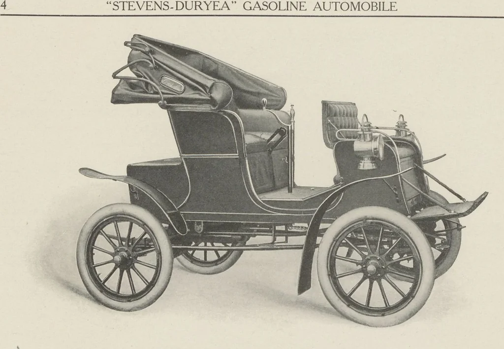 An illustration from The Stevens-Duryea : two cylinder opposed type gasoline autombobile / manufactured by J. Stevens Arms and Tool Company, 1903, leaf 6