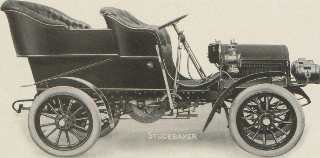 An illustration from Gasoline and electric automobiles / made by Studebaker Automobile Company, 1905, leaf 12