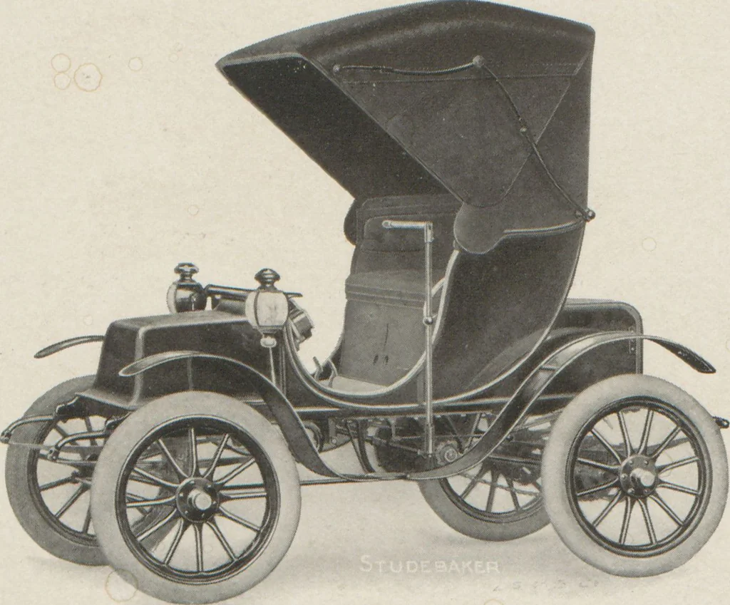 An illustration from Gasoline and electric automobiles / made by Studebaker Automobile Company, 1905, leaf 16