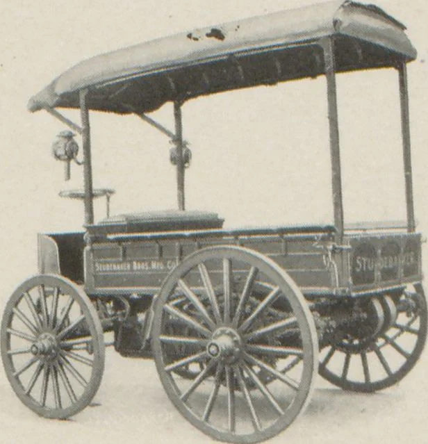 An illustration from Gasoline and electric automobiles / made by Studebaker Automobile Company, 1905, leaf 25
