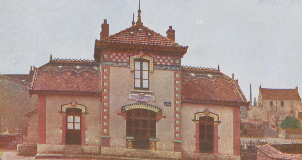 An illustration from Céramique décorative / Union des tuileries du centre, 1905, leaf 13
