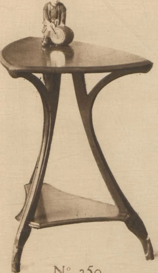 An illustration from Meubles d'art, 1919, leaf 21