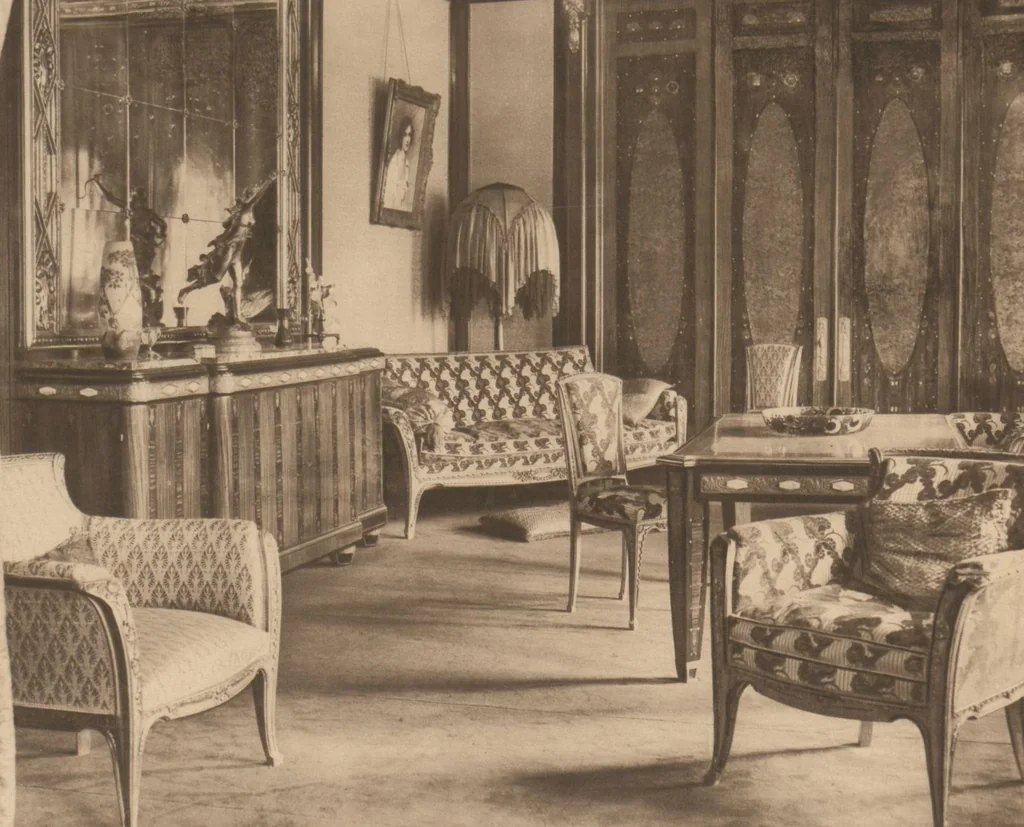 An illustration from Meubles d'art, 1919, leaf 44