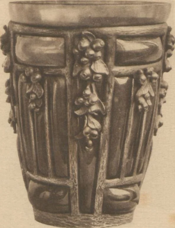 An illustration from Meubles d'art, 1919, leaf 5