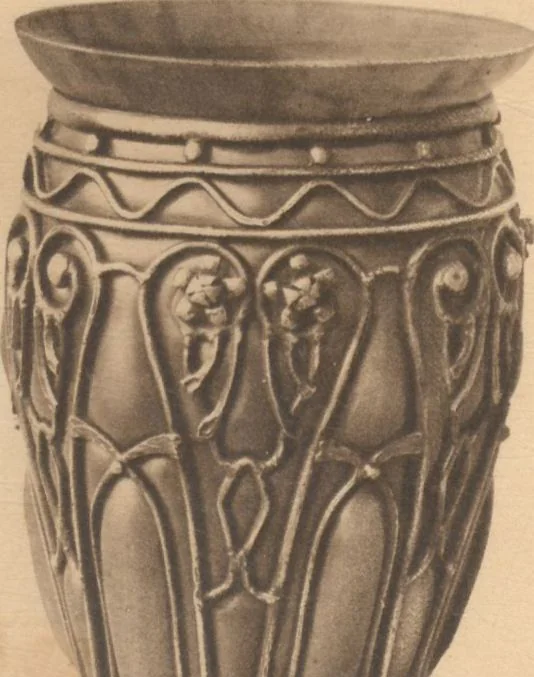 An illustration from Meubles d'art, 1919, leaf 6