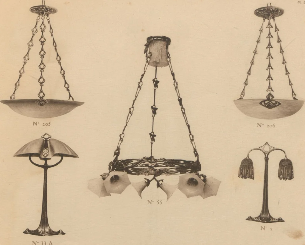 An illustration from Meubles d'art, 1919, leaf 9