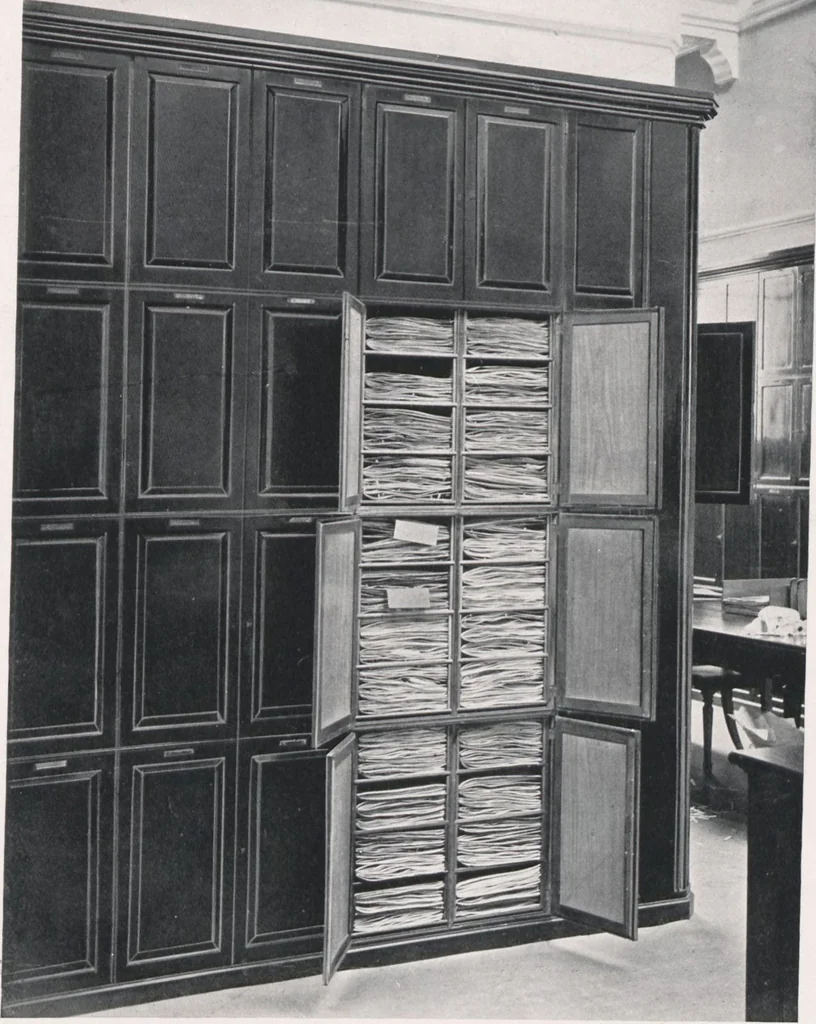 An illustration from General catalogue of show cases, fittings, book cases, stands &c., executed for H.M. Government at the British & Natural History museums, 1907, leaf 121