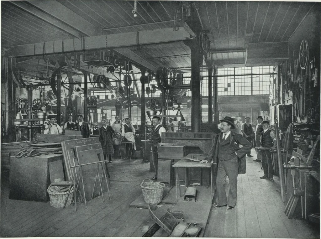 An illustration from General catalogue of show cases, fittings, book cases, stands &c., executed for H.M. Government at the British & Natural History museums, 1907, leaf 15