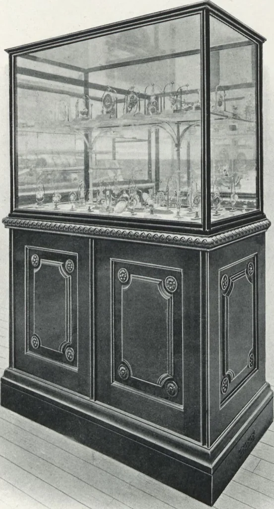An illustration from General catalogue of show cases, fittings, book cases, stands &c., executed for H.M. Government at the British & Natural History museums, 1907, leaf 19