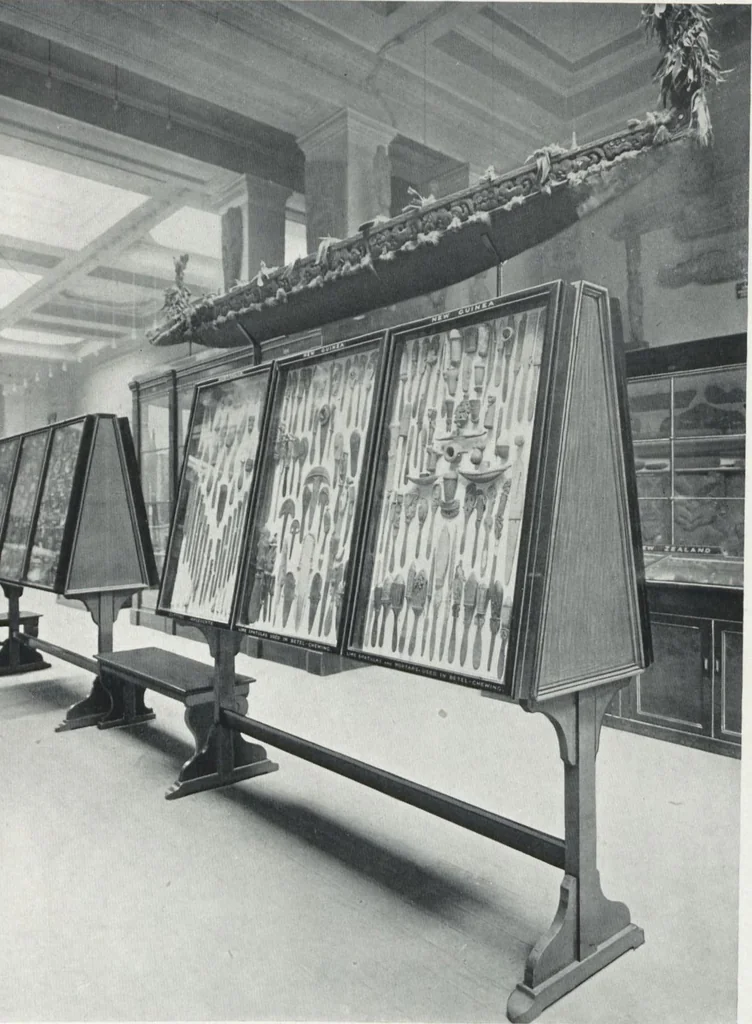 An illustration from General catalogue of show cases, fittings, book cases, stands &c., executed for H.M. Government at the British & Natural History museums, 1907, leaf 25