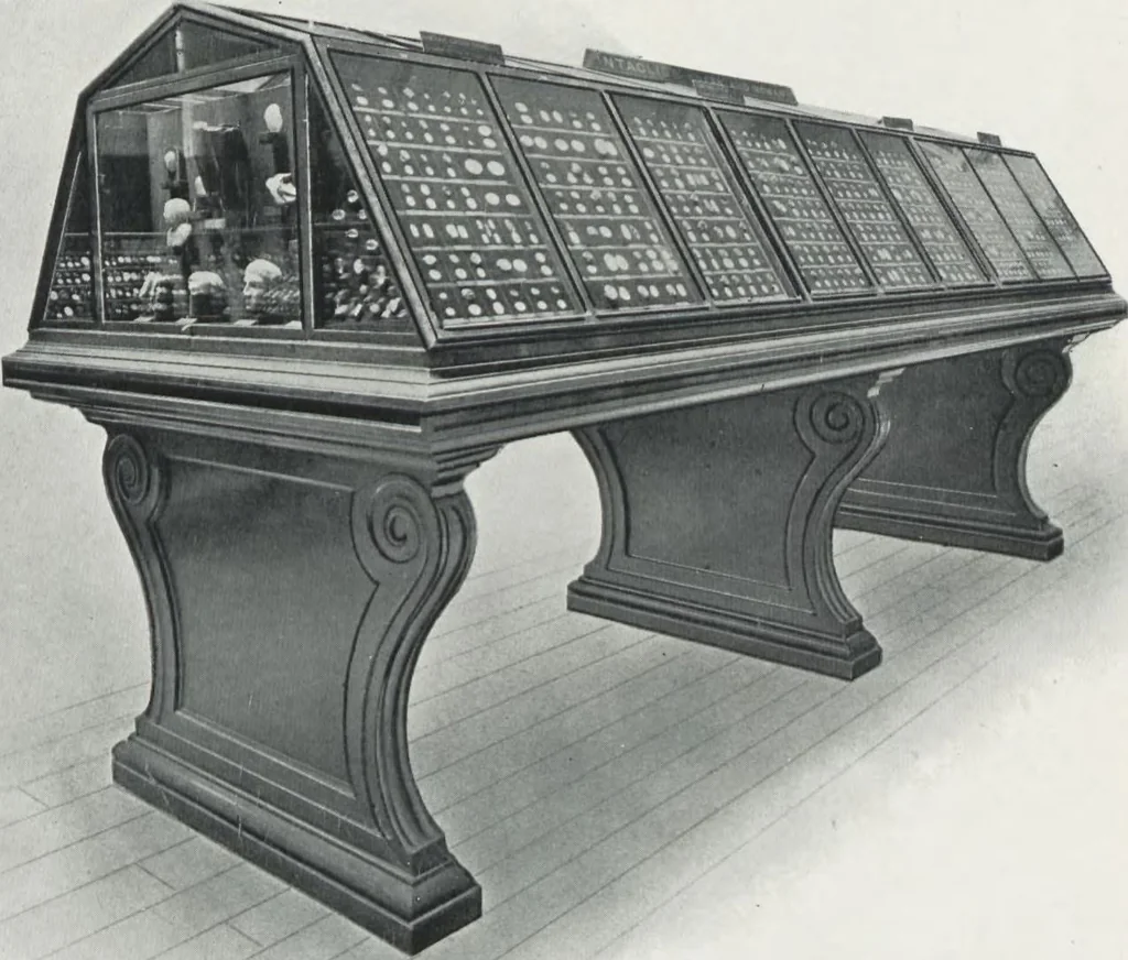 An illustration from General catalogue of show cases, fittings, book cases, stands &c., executed for H.M. Government at the British & Natural History museums, 1907, leaf 31