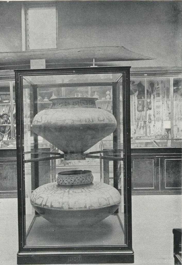 An illustration from General catalogue of show cases, fittings, book cases, stands &c., executed for H.M. Government at the British & Natural History museums, 1907, leaf 47