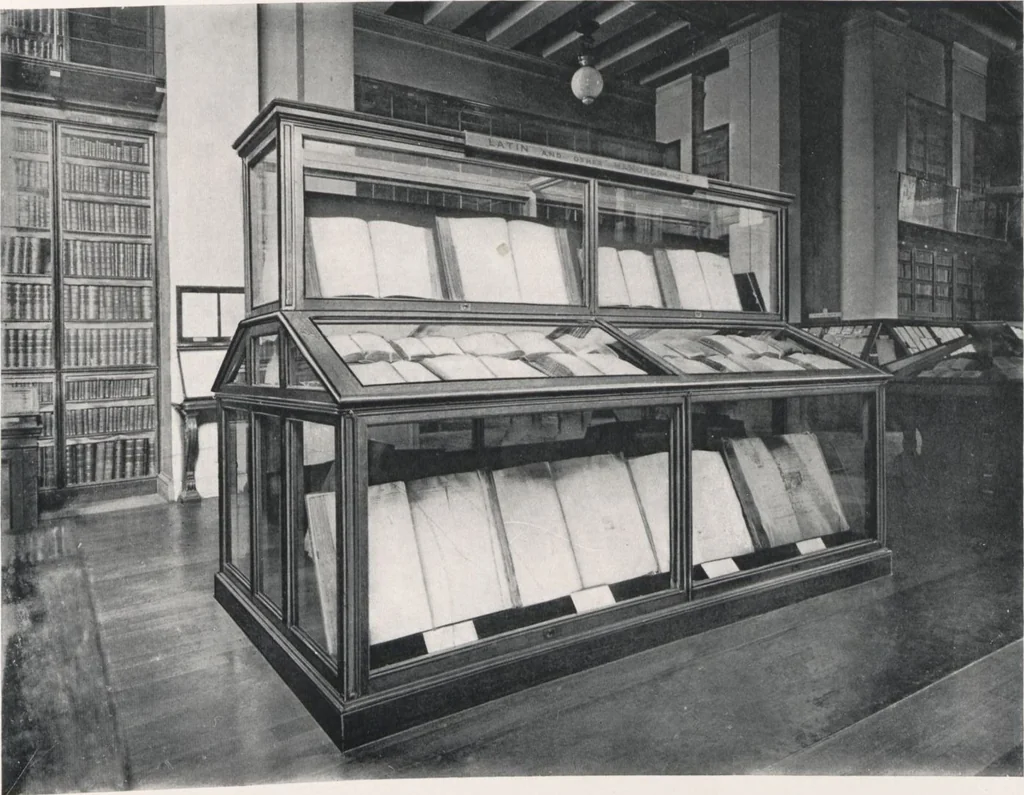 An illustration from General catalogue of show cases, fittings, book cases, stands &c., executed for H.M. Government at the British & Natural History museums, 1907, leaf 63