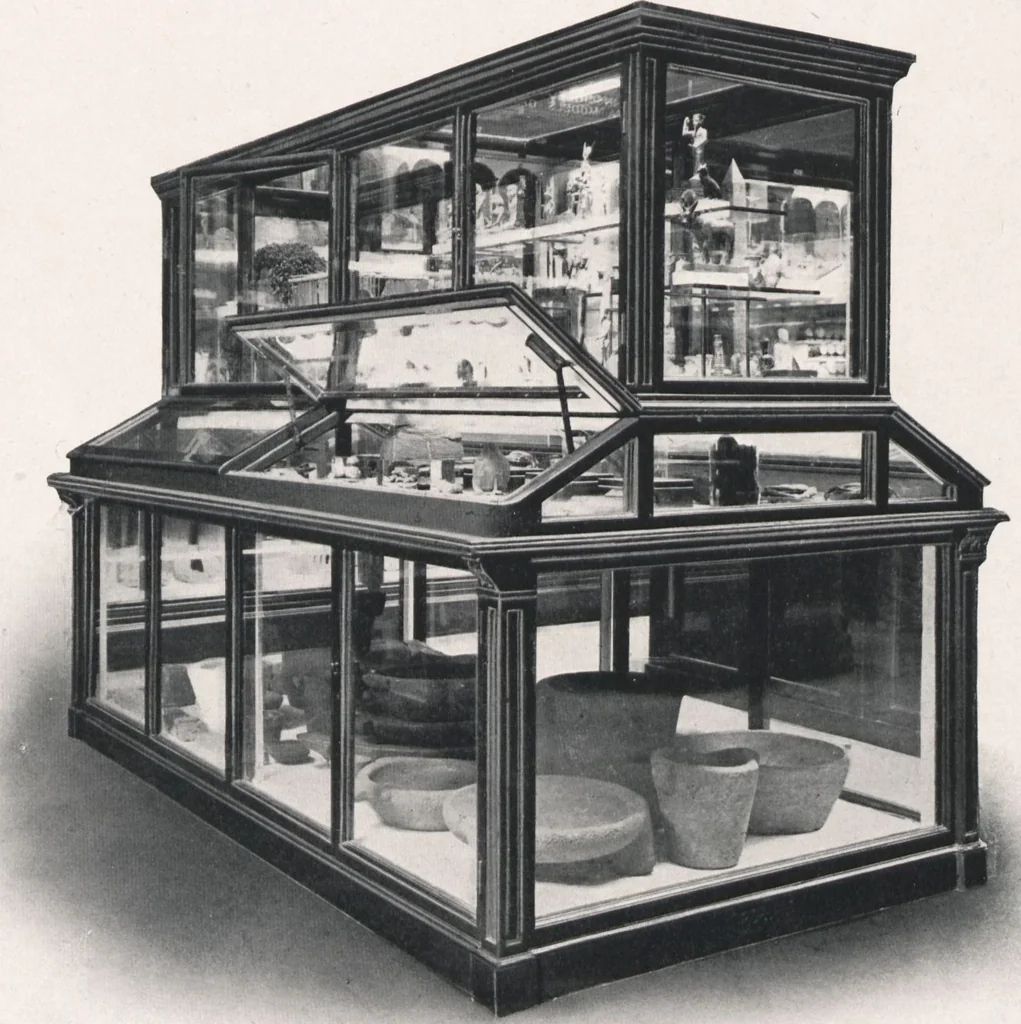 An illustration from General catalogue of show cases, fittings, book cases, stands &c., executed for H.M. Government at the British & Natural History museums, 1907, leaf 85
