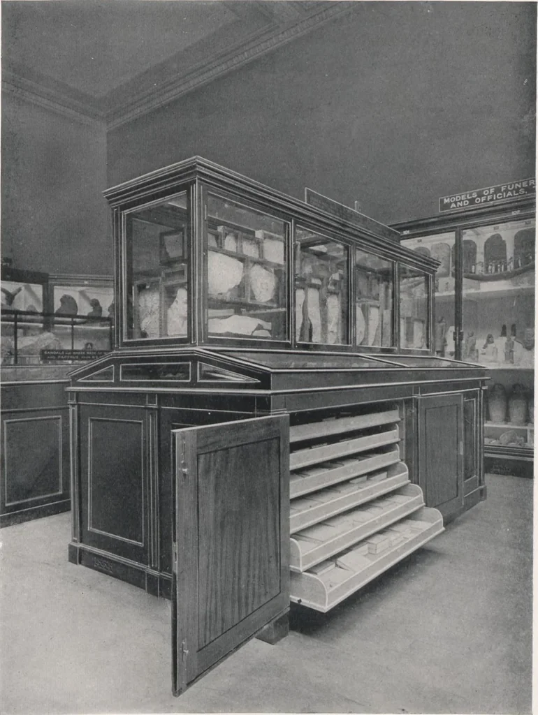 An illustration from General catalogue of show cases, fittings, book cases, stands &c., executed for H.M. Government at the British & Natural History museums, 1907, leaf 89