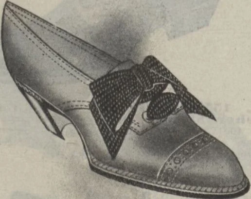 An illustration from The Gimbel book : Paris, London, and American styles, 1910, leaf 144