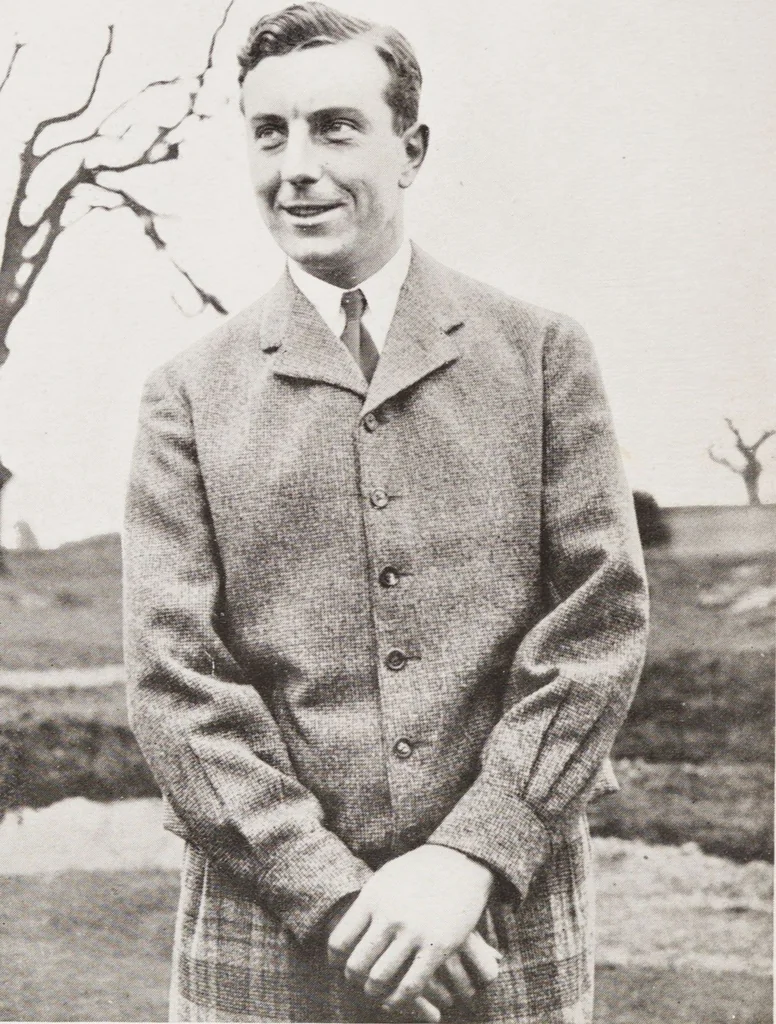 An illustration from Minister's report of fashion for gentlemen (Autumn & Winter, 1931-32), 1931, leaf 18