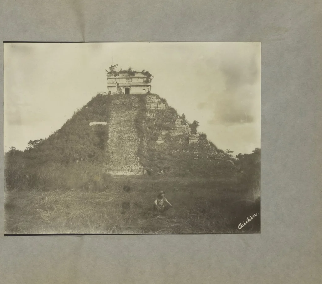 An illustration from 50 original photos of Mexican antiquities, circa 1900-1904 / [ca. half by commerical, half by a competent amateur], 1900, leaf 15