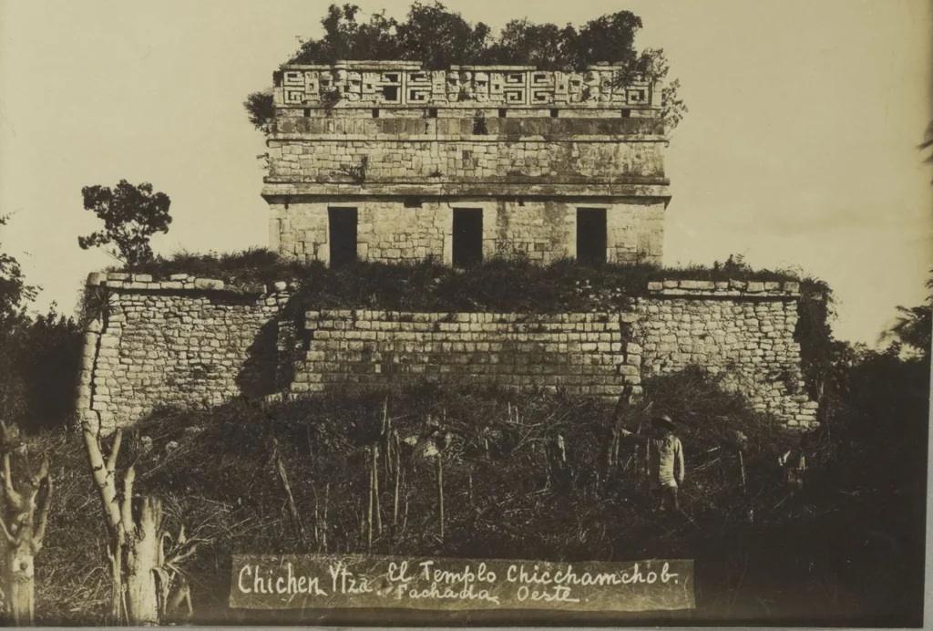 An illustration from 50 original photos of Mexican antiquities, circa 1900-1904 / [ca. half by commerical, half by a competent amateur], 1900, leaf 21