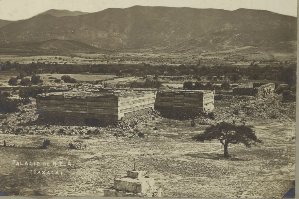 An illustration from 50 original photos of Mexican antiquities, circa 1900-1904 / [ca. half by commerical, half by a competent amateur], 1900, leaf 3
