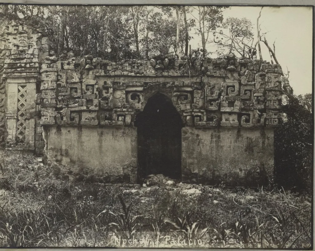 An illustration from 50 original photos of Mexican antiquities, circa 1900-1904 / [ca. half by commerical, half by a competent amateur], 1900, leaf 61