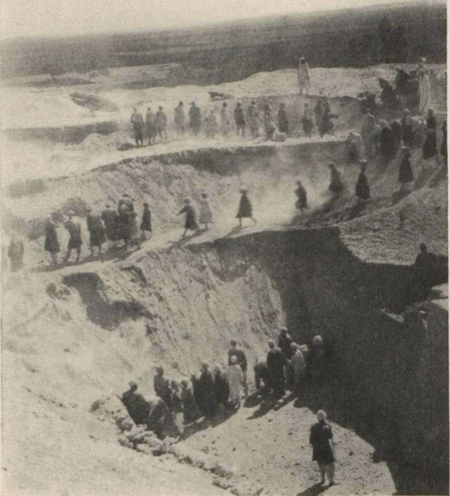 An illustration from Five years' explorations at Thebes : a record of work done 1907-1911 / by the Earl of Carnarvon and Howard Carter, with chapters by F. Ll. Griffith, George Legrain, George Möller, Percy E. Newberry and Wilhelm Spiegelberg ; with seventy-nine plates and frontispiece, 1912, leaf 16