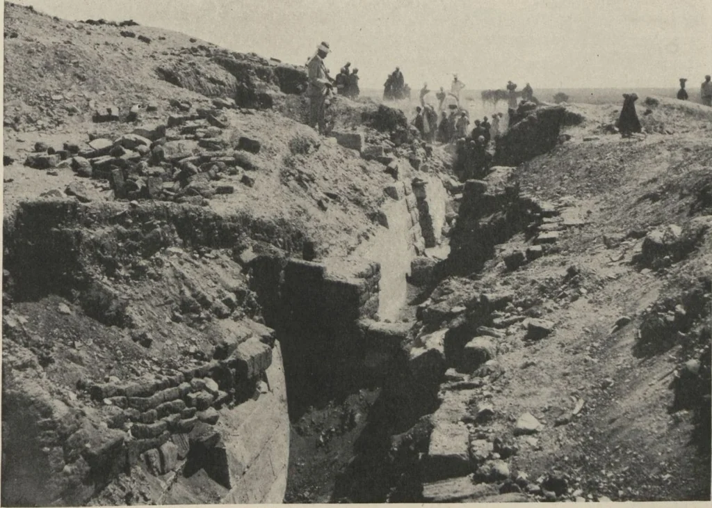 An illustration from Five years' explorations at Thebes : a record of work done 1907-1911 / by the Earl of Carnarvon and Howard Carter, with chapters by F. Ll. Griffith, George Legrain, George Möller, Percy E. Newberry and Wilhelm Spiegelberg ; with seventy-nine plates and frontispiece, 1912, leaf 17