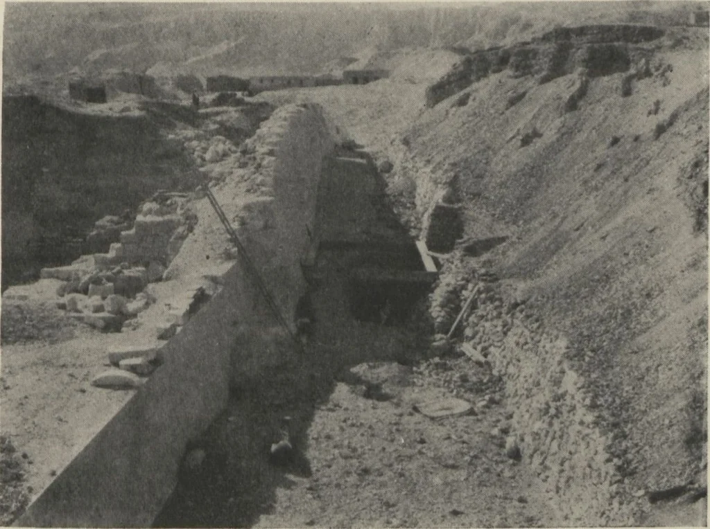 An illustration from Five years' explorations at Thebes : a record of work done 1907-1911 / by the Earl of Carnarvon and Howard Carter, with chapters by F. Ll. Griffith, George Legrain, George Möller, Percy E. Newberry and Wilhelm Spiegelberg ; with seventy-nine plates and frontispiece, 1912, leaf 19