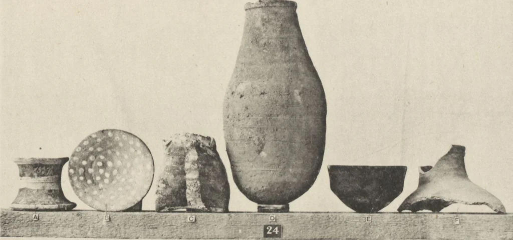 An illustration from Five years' explorations at Thebes : a record of work done 1907-1911 / by the Earl of Carnarvon and Howard Carter, with chapters by F. Ll. Griffith, George Legrain, George Möller, Percy E. Newberry and Wilhelm Spiegelberg ; with seventy-nine plates and frontispiece, 1912, leaf 208