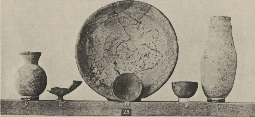 An illustration from Five years' explorations at Thebes : a record of work done 1907-1911 / by the Earl of Carnarvon and Howard Carter, with chapters by F. Ll. Griffith, George Legrain, George Möller, Percy E. Newberry and Wilhelm Spiegelberg ; with seventy-nine plates and frontispiece, 1912, leaf 218