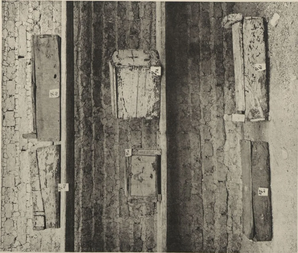 An illustration from Five years' explorations at Thebes : a record of work done 1907-1911 / by the Earl of Carnarvon and Howard Carter, with chapters by F. Ll. Griffith, George Legrain, George Möller, Percy E. Newberry and Wilhelm Spiegelberg ; with seventy-nine plates and frontispiece, 1912, leaf 236