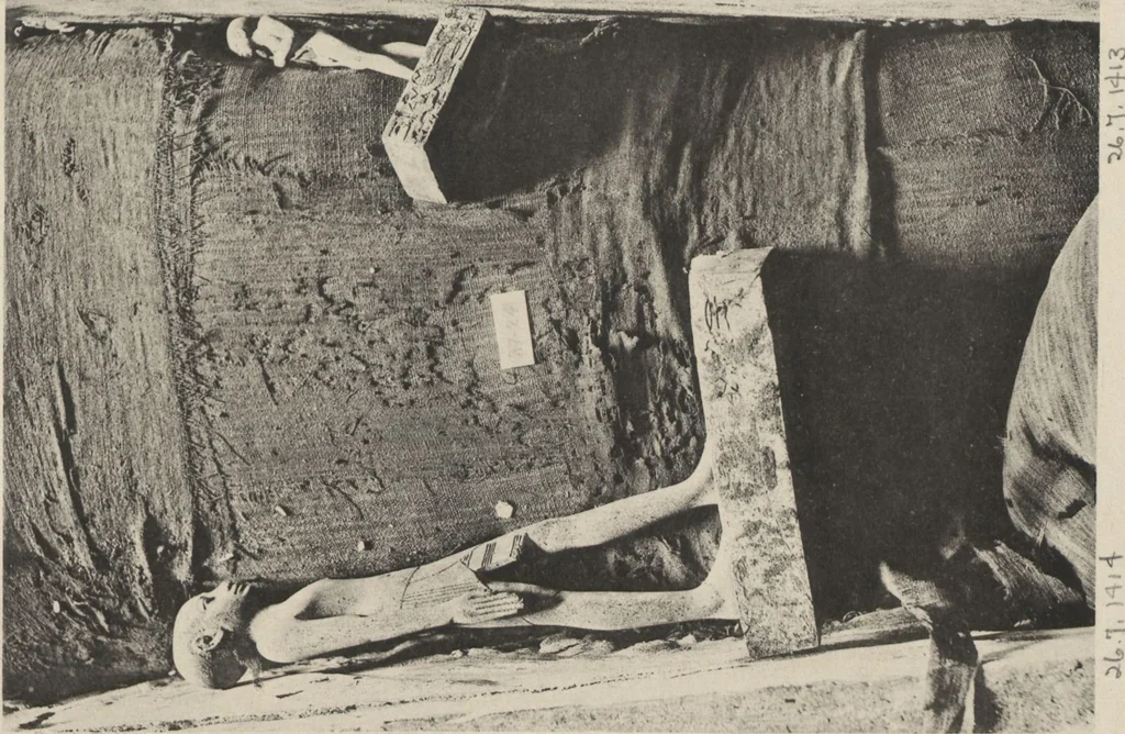 An illustration from Five years' explorations at Thebes : a record of work done 1907-1911 / by the Earl of Carnarvon and Howard Carter, with chapters by F. Ll. Griffith, George Legrain, George Möller, Percy E. Newberry and Wilhelm Spiegelberg ; with seventy-nine plates and frontispiece, 1912, leaf 248
