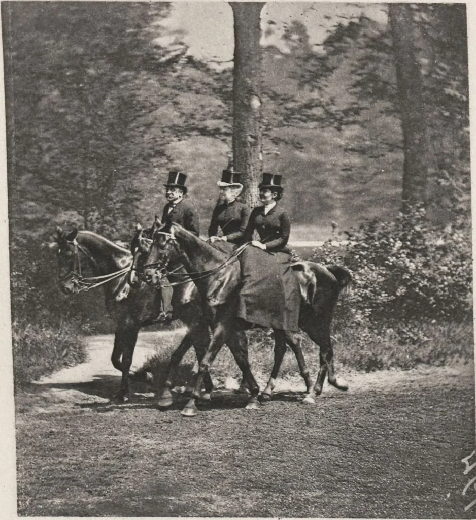 An illustration from Le tour du bois : photogravures : photographie hippique au Bois du Boulogne et Boulevard Saint-Germain, 1884, leaf 43
