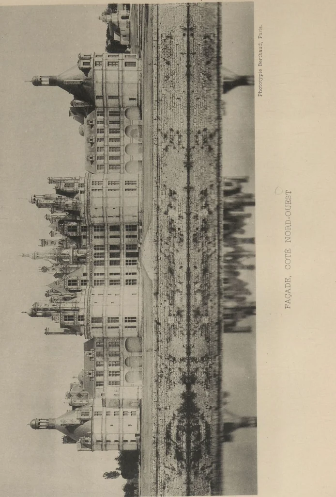 An illustration from Chambord : notice sur les travaux de restauration exécutés au château de 1882 à 1894 / par MM. Desbois père et fils, 1894, leaf 10