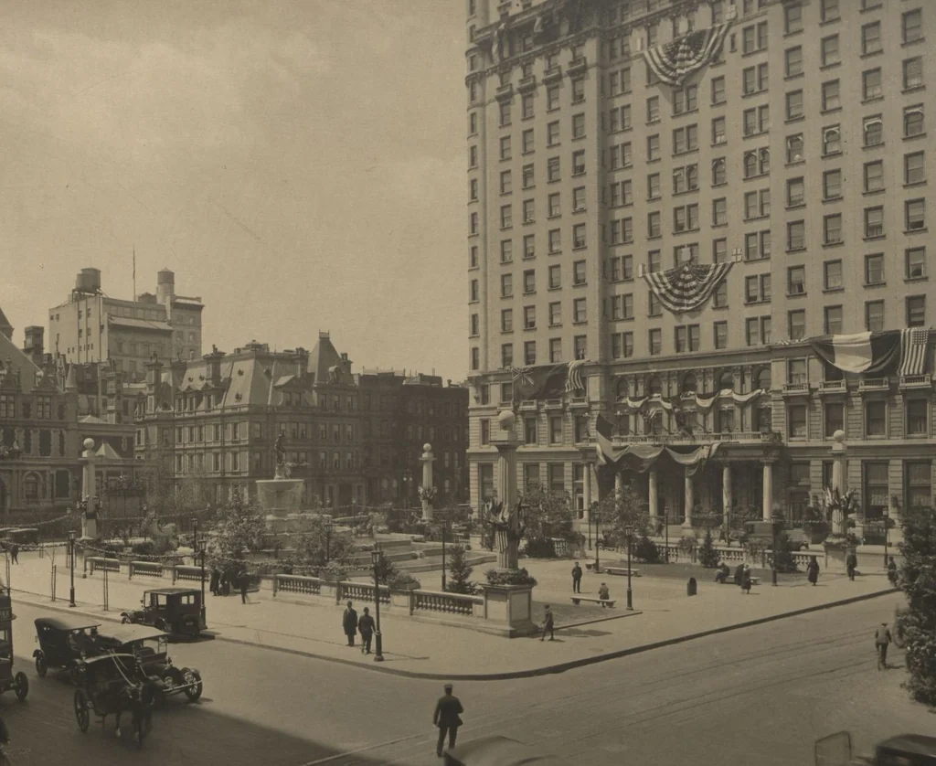 An illustration from [Decorations in the city of New York to honor and welcome the British and French commissions, May 9th to May 13th, 1917 / phot. by Wurts brothers], 1917, leaf 16
