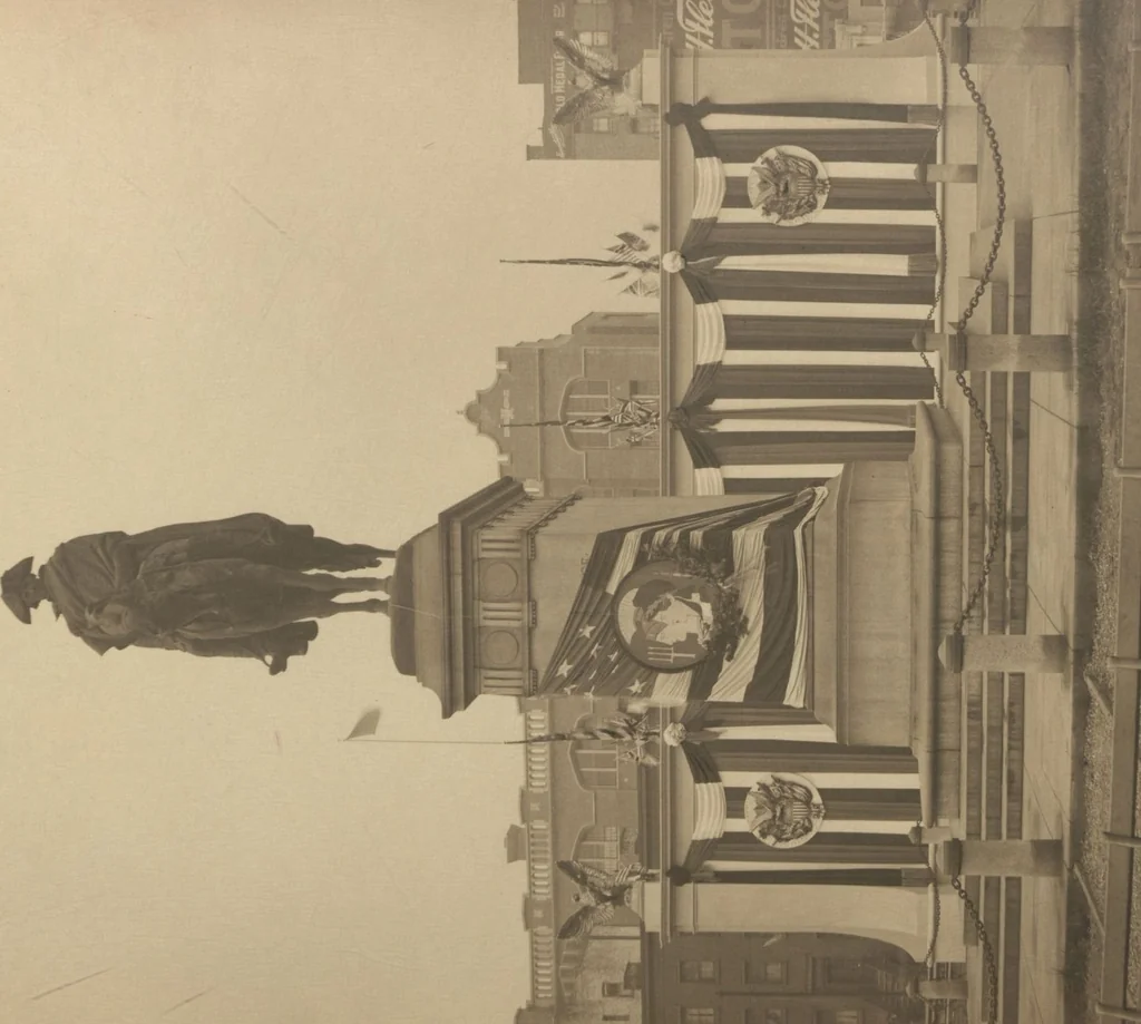 An illustration from [Decorations in the city of New York to honor and welcome the British and French commissions, May 9th to May 13th, 1917 / phot. by Wurts brothers], 1917, leaf 27