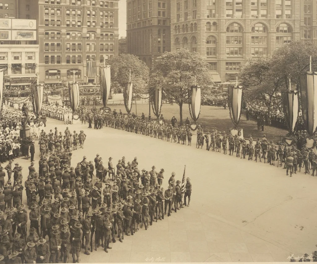 An illustration from [Decorations in the city of New York to honor and welcome the Russian commission, July 6-7, 1917 / phot. by Wurts brothers], 1917, leaf 4