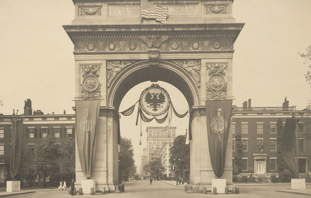 An illustration from [Decorations in the city of New York to honor and welcome the Russian commission, July 6-7, 1917 / phot. by Wurts brothers], 1917, leaf 6