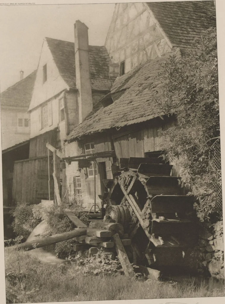 An illustration from Picturesque bits of New York and other studies / by Alfred Stieglitz, 1897, leaf 10
